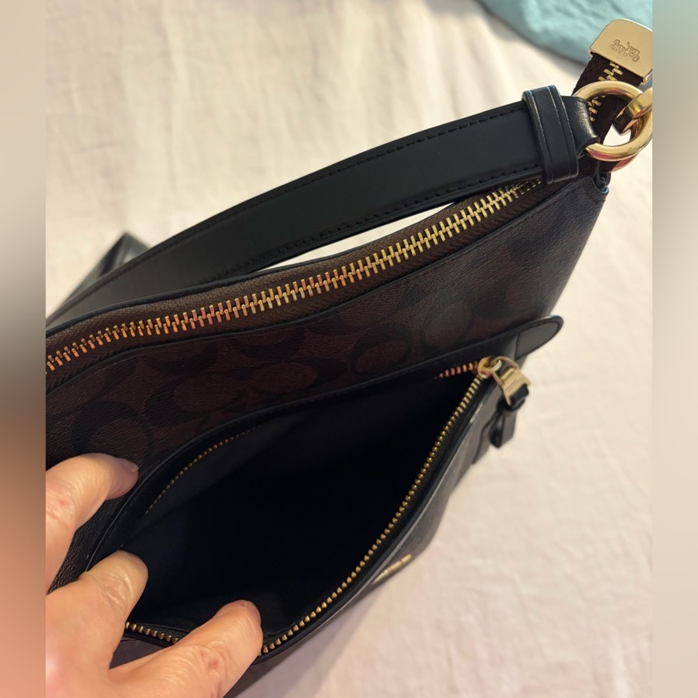 Coach Classic Signature “C” Brown and Black Purse🤎🖤 - Picture 6 of 12